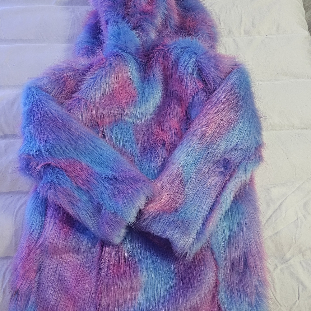 CLASSIC COTTON CANDY BEAR FAUX FUR COAT - Picture 8 of 9